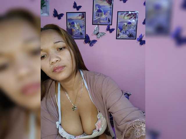 Vaninah live cam on BongaCams