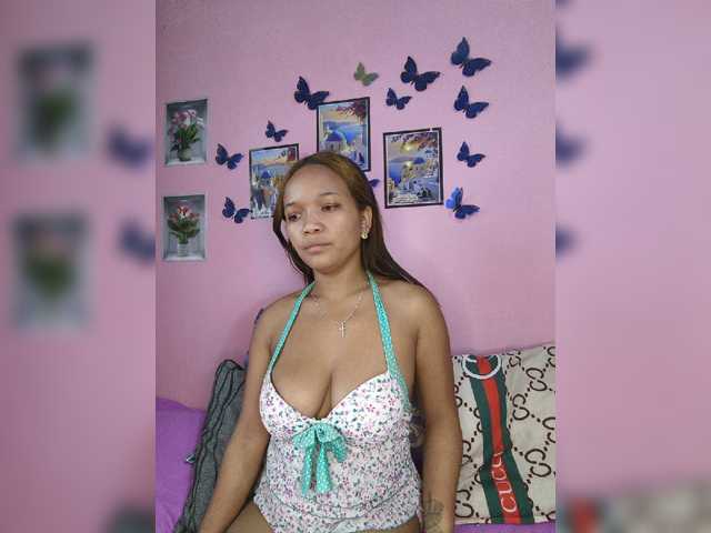 Vaninah live cam on BongaCams