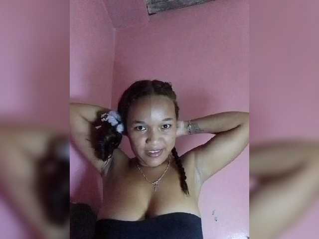 Vaninah live cam on BongaCams