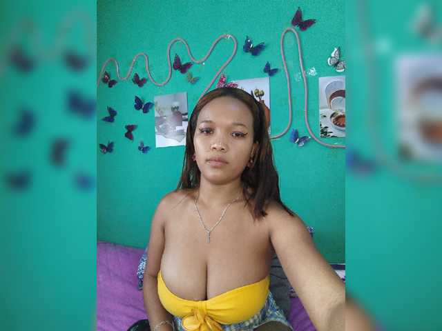 Vaninah live cam on BongaCams