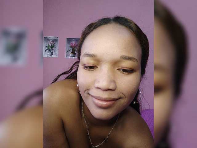Vaninah live cam on BongaCams