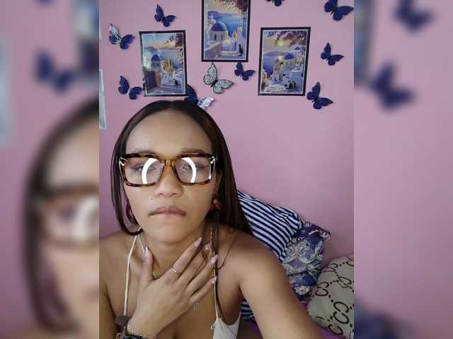 Vaninah live cam on BongaCams