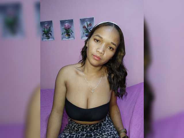 Vaninah live cam on BongaCams