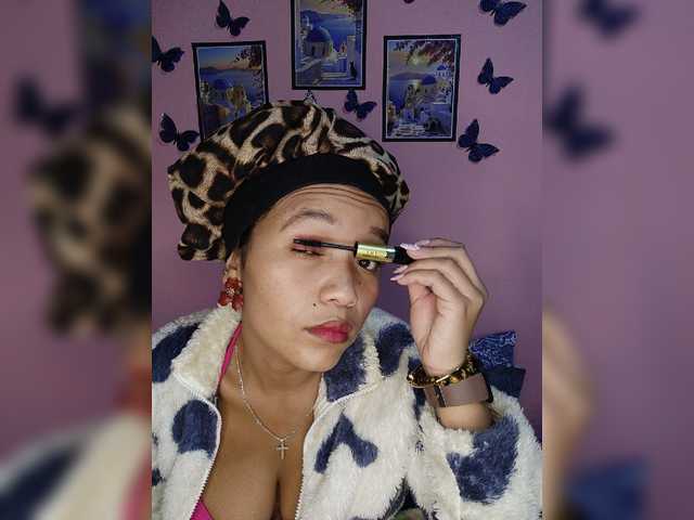 Vaninah live cam on BongaCams