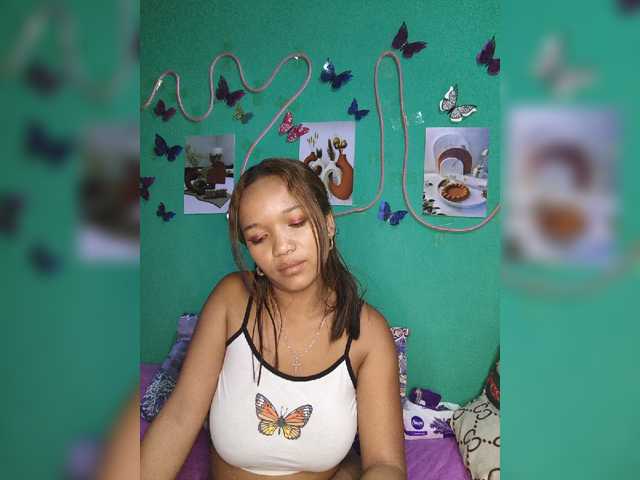 Vaninah live cam on BongaCams