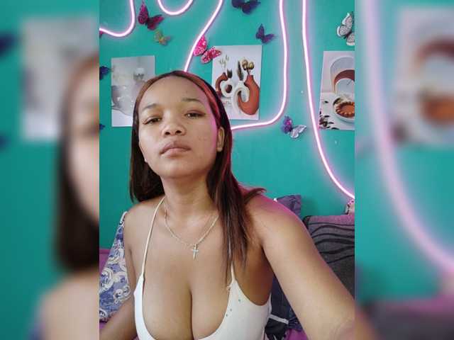 Vaninah live cam on BongaCams