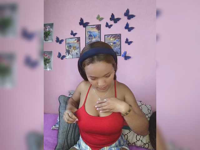 Vaninah live cam on BongaCams