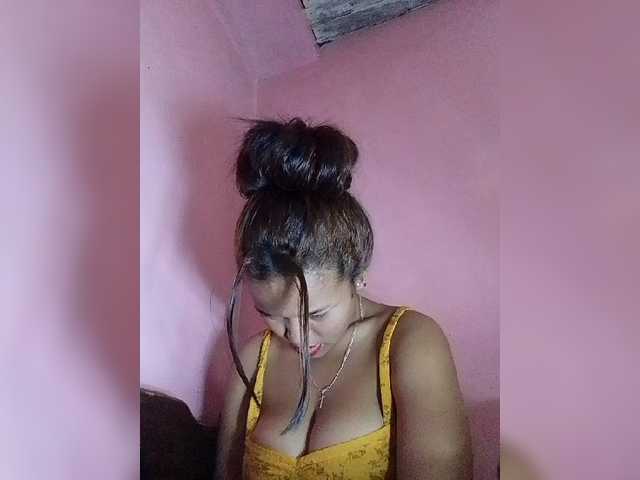 Vaninah live cam on BongaCams