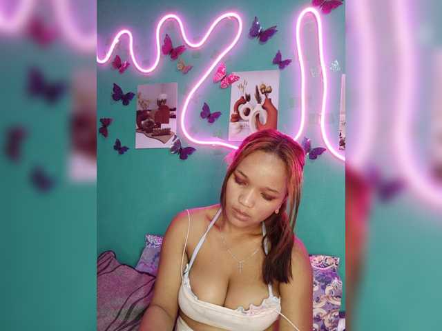 Vaninah live cam on BongaCams