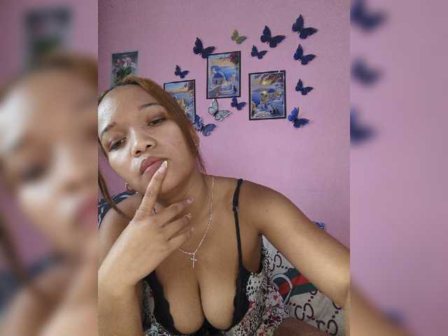 Vaninah live cam on BongaCams