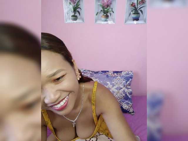 Vaninah live cam on BongaCams