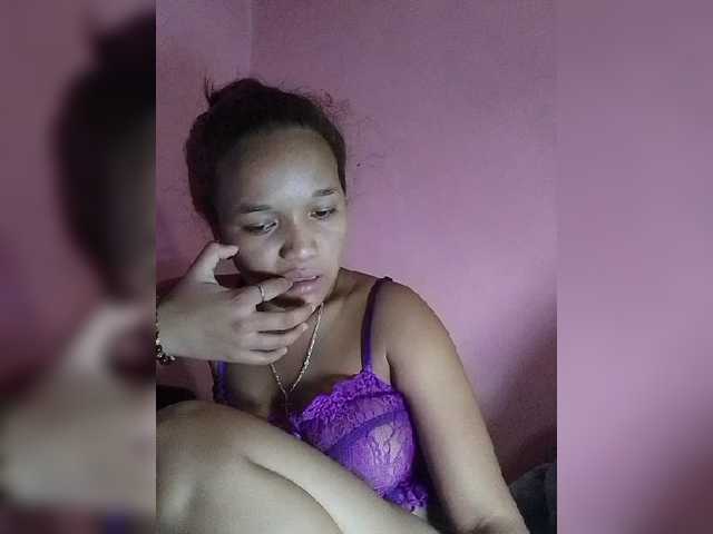 Vaninah live cam on BongaCams