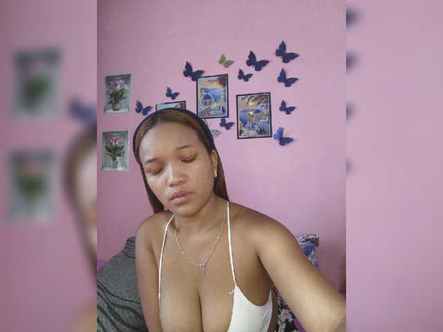 Vaninah live cam on BongaCams