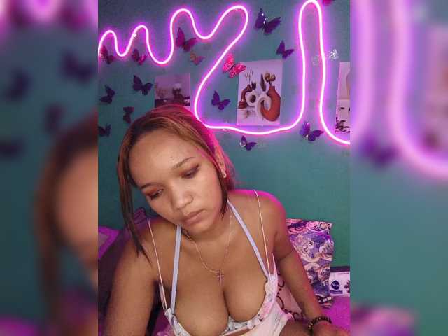 Vaninah live cam on BongaCams