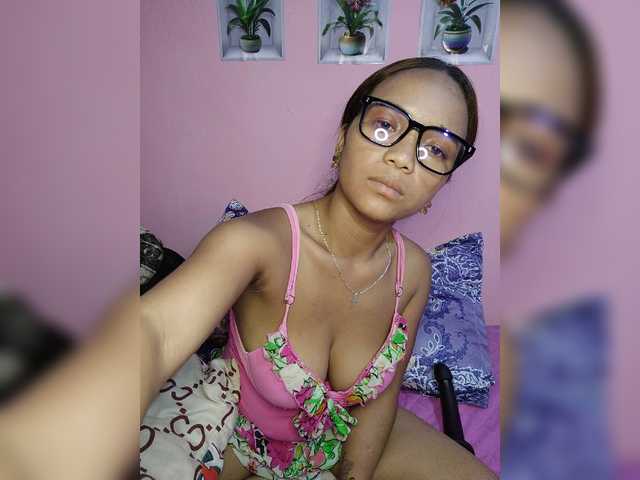 Vaninah live cam on BongaCams