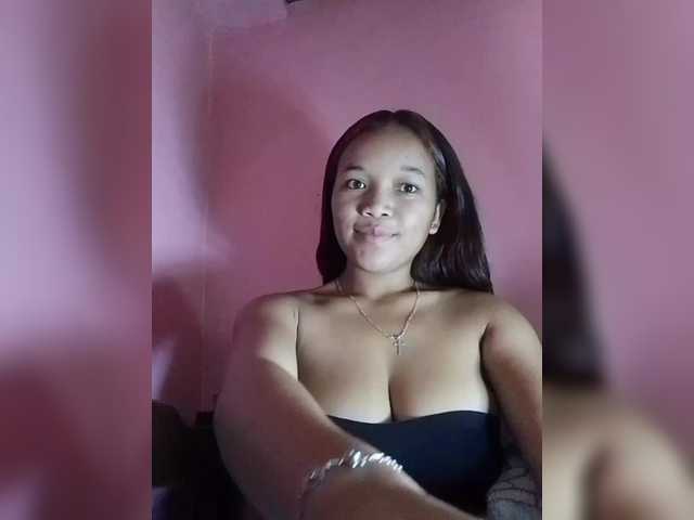 Vaninah live cam on BongaCams