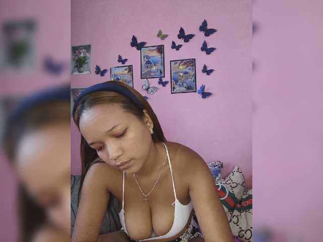 Vaninah live cam on BongaCams