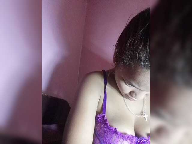 Vaninah live cam on BongaCams