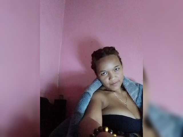 Vaninah live cam on BongaCams