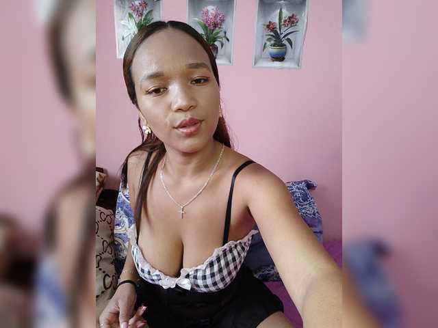 Vaninah live cam on BongaCams