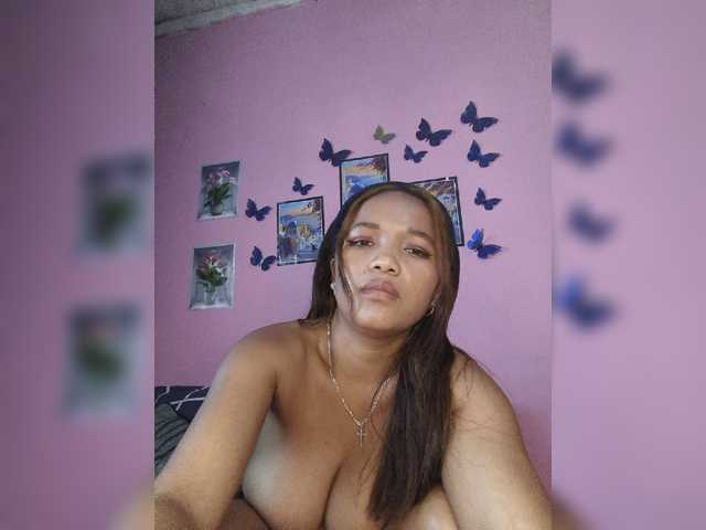 Vaninah live cam on BongaCams