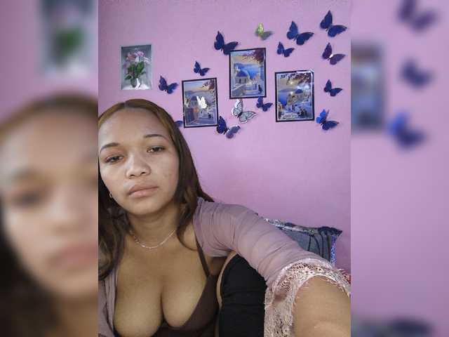Vaninah live cam on BongaCams