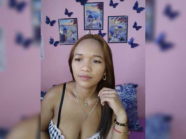 Vaninah live cam on BongaCams