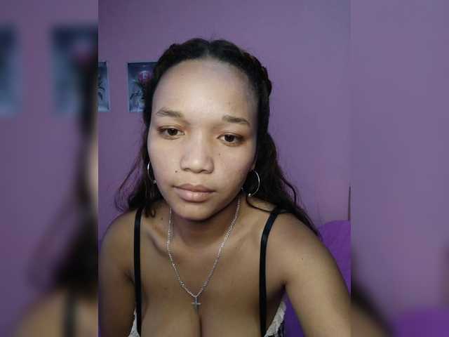 Vaninah live cam on BongaCams