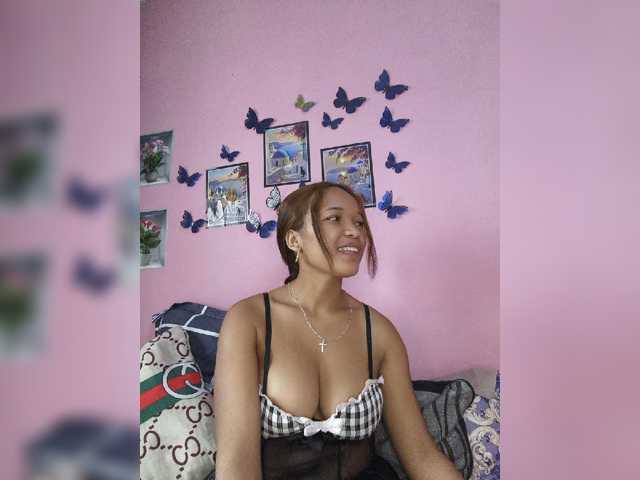 Vaninah live cam on BongaCams