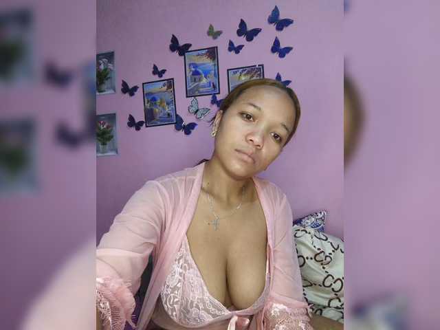 Vaninah live cam on BongaCams