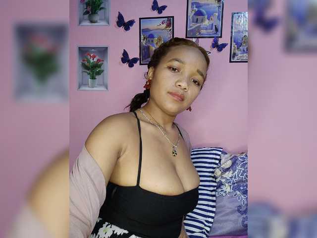 Vaninah live cam on BongaCams