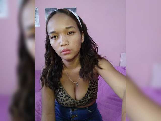 Vaninah live cam on BongaCams