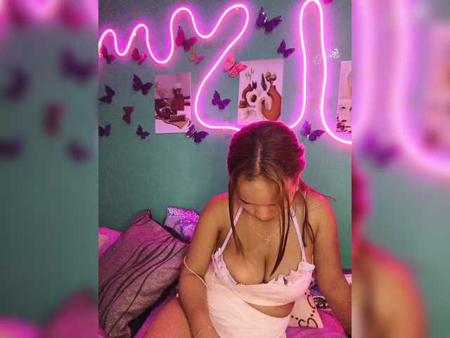 Vaninah live cam on BongaCams