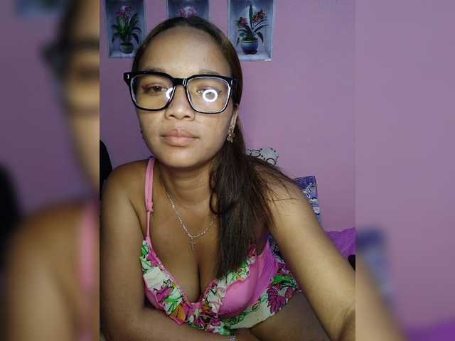 Vaninah live cam on BongaCams