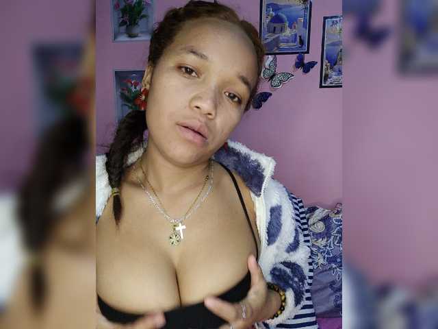Vaninah live cam on BongaCams