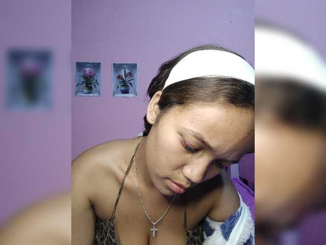 Vaninah live cam on BongaCams