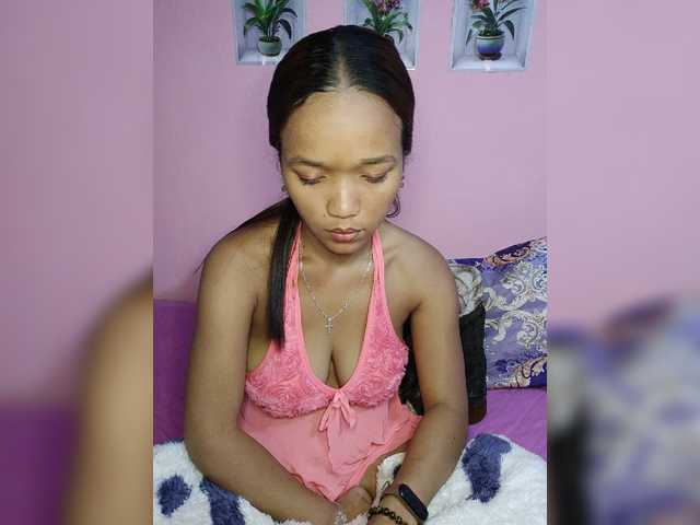 Vaninah live cam on BongaCams