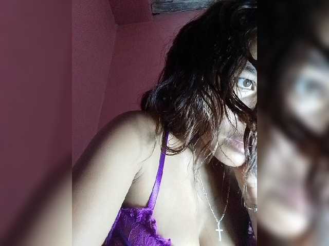 Vaninah live cam on BongaCams