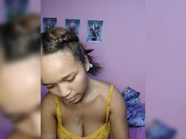 Vaninah live cam on BongaCams