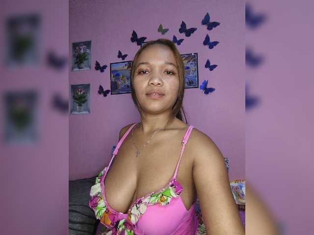 Vaninah live cam on BongaCams