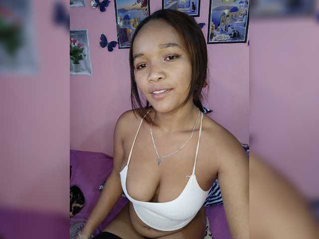 Vaninah live cam on BongaCams