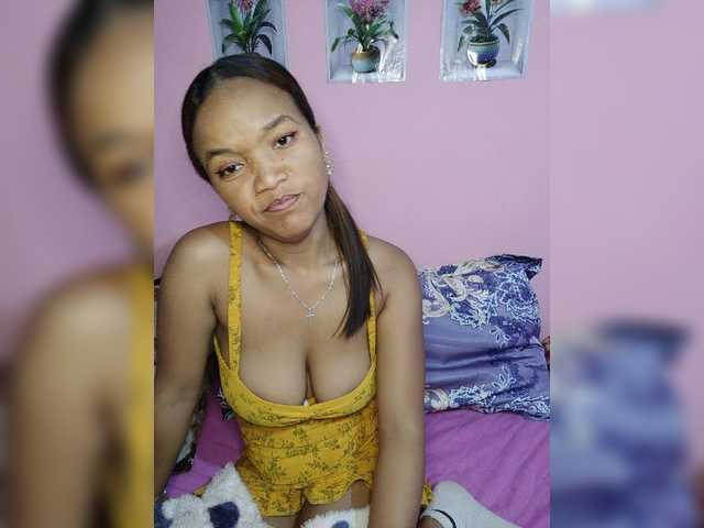 Vaninah live cam on BongaCams