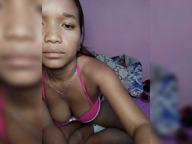 Vaninah live cam on BongaCams