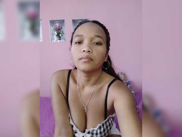 Vaninah live cam on BongaCams
