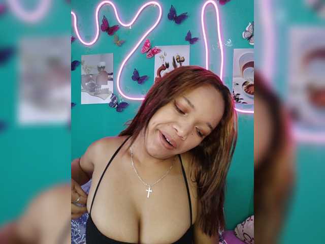 Vaninah live cam on BongaCams