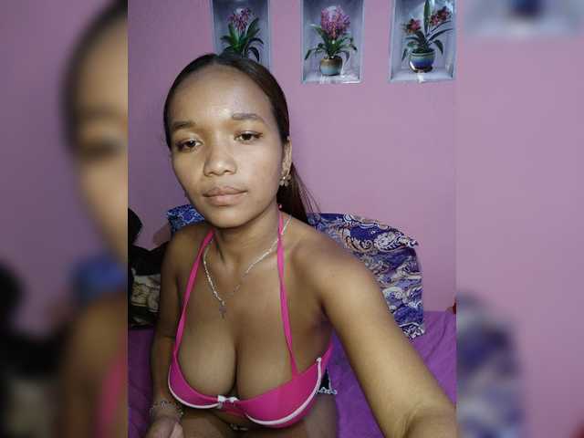 Vaninah live cam on BongaCams