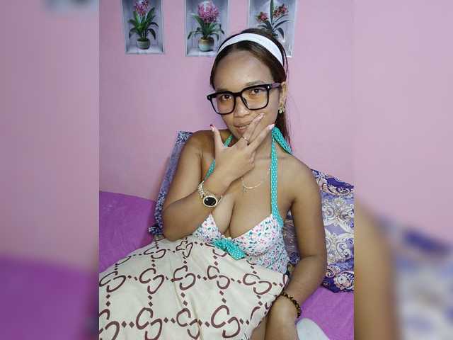 Vaninah live cam on BongaCams