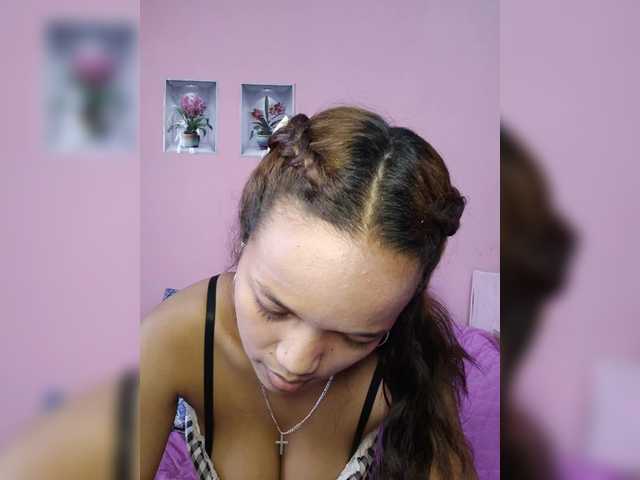 Valentina22 live webcam show