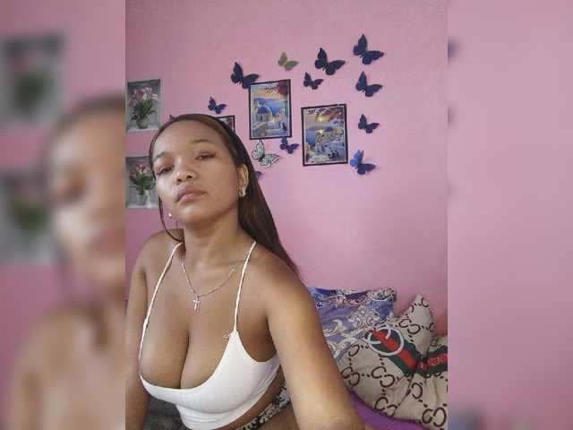Vaninah live cam on BongaCams
