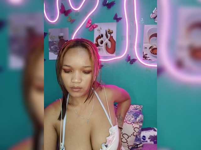 Vaninah live cam on BongaCams